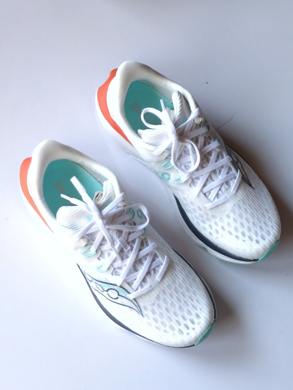 Saucony Kinvara 16 Womens Sz 9 Running Shoe  White Multi Color New In Box